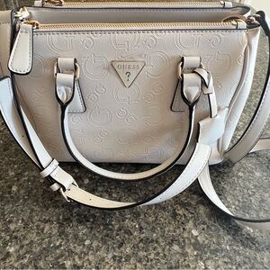 New GUESS Cream Embossed Logo satchel